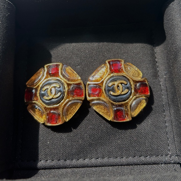 Chanel vintage clip on earrings - Picture 1 of 11